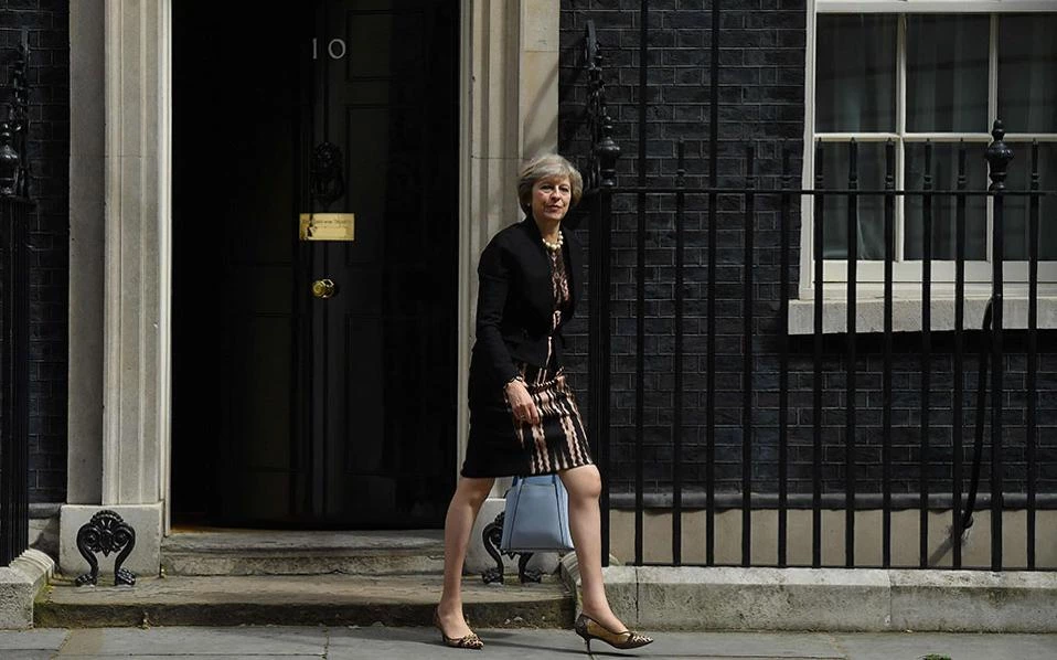 Διώχνουν την Τ. Μέι – Μαζεύτηκαν οι υπογραφές για την πρόταση μομφής – Χωρίς τέλος οι εξελίξεις στη Βρετανία